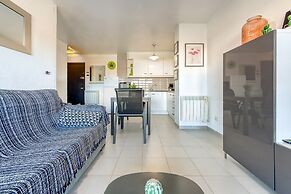 Apartment in Roses by the Waterfront