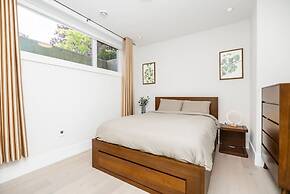 Centrally-located Luxury Home With Views Cinema