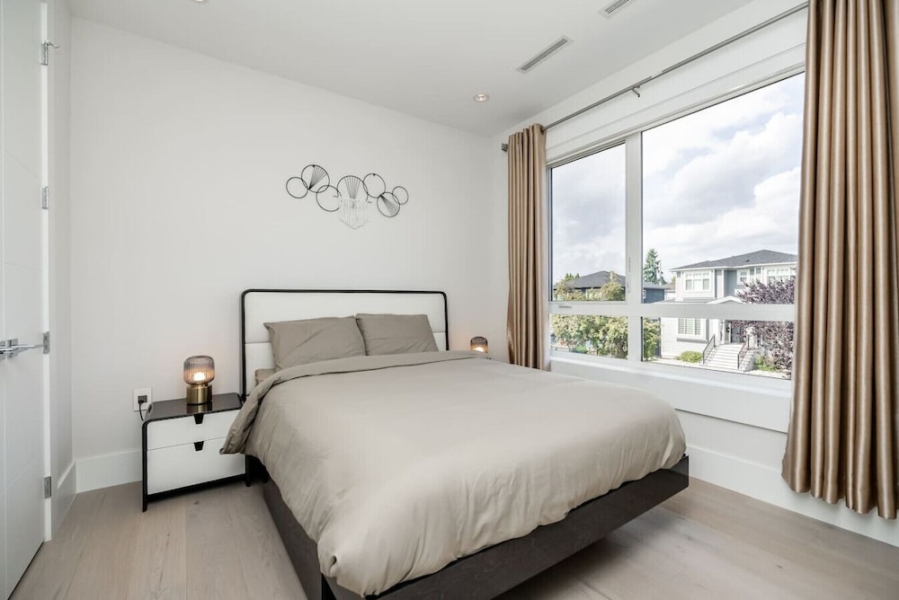 Centrally-located Luxury Home With Views Cinema