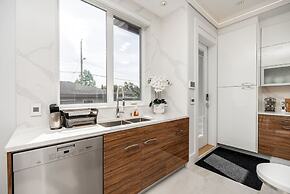 Centrally-located Luxury Home With Views Cinema