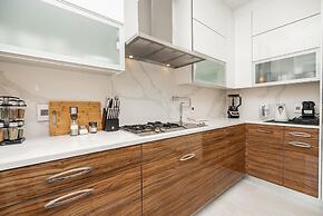 Centrally-located Luxury Home With Views Cinema