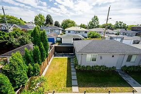 Centrally-located Luxury Home With Views Cinema