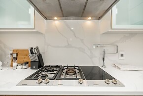 Centrally-located Luxury Home With Views Cinema