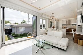 Centrally-located Luxury Home With Views Cinema