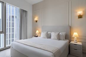 Maison Privee Sky-High Elegance w/ Unrivaled Burj Khalifa Views