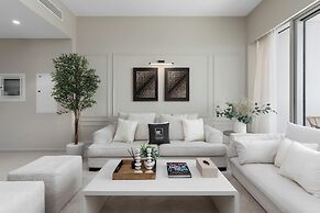 Maison Privee Sky-High Elegance w/ Unrivaled Burj Khalifa Views