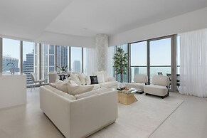 Maison Privee Sky-High Elegance w/ Unrivaled Burj Khalifa Views