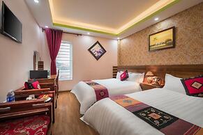 Saparis Station Hostel & Travel