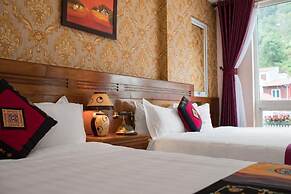 Saparis Station Hostel & Travel