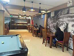 Saparis Station Hostel & Travel