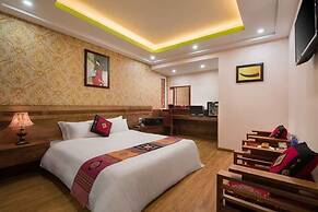 Saparis Station Hostel & Travel