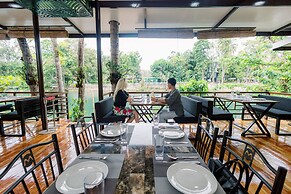 LOBOC RIVERSIDE INN and RESTAURANT
