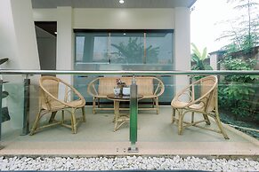 LOBOC RIVERSIDE INN and RESTAURANT