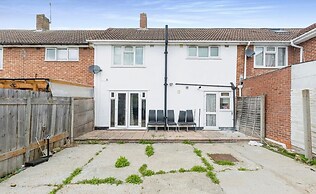 3-bed Apt-15 Mins to Heathrow-pet-friendly-parking