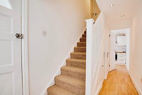 3-bed Apt-15 Mins to Heathrow-pet-friendly-parking