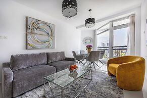 Marathon Beach Apartment - Sea View, Shared Pool