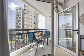 Marathon Beach Apartment - Sea View, Shared Pool