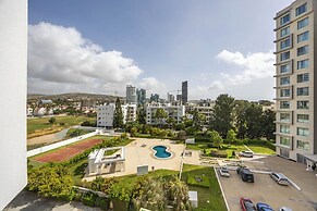 Marathon Beach Apartment - Sea View, Shared Pool