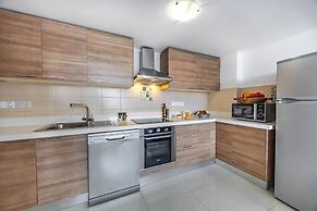 Marathon Beach Apartment - Sea View, Shared Pool