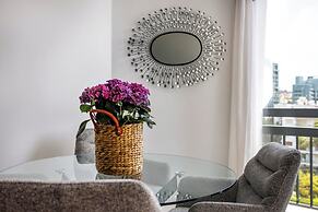 Marathon Beach Apartment - Sea View, Shared Pool