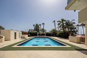 Marathon Beach Apartment - Sea View, Shared Pool