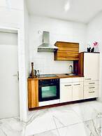 Spacious 3BR Near Kaufpark Alterlaa