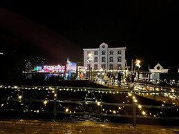 Le Baron Suites & Apartments