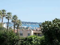 Apartment in Golfe Juan With Sea View