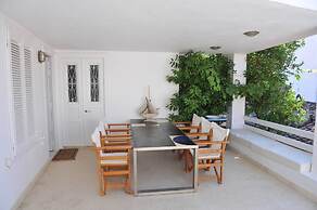 Dione House by GHH
