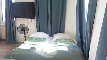 Cozy Room Shared Apt Millennium Tower
