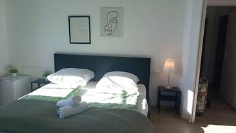 Cozy Room Shared Apt Millennium Tower