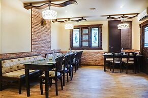 Premium Stays Near Fergusson College