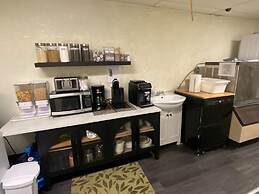 Maple Creek Motor Inn