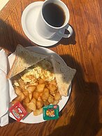 Maple Creek Motor Inn
