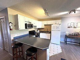 Riverside Way by Fernie Lodging Company
