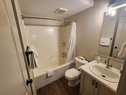 Riverside Way by Fernie Lodging Company