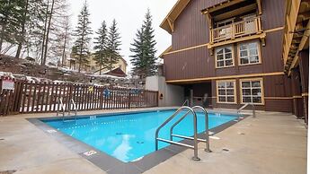 Riverside Way by Fernie Lodging Company