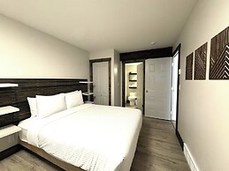Riverside Way by Fernie Lodging Company