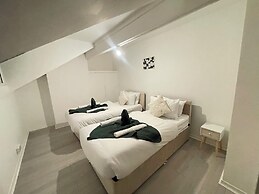 Cosy Contractor Stay-Sleeps 4