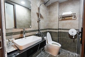 Golden Crown Hotel