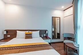 Golden Crown Hotel