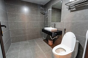 Golden Crown Hotel