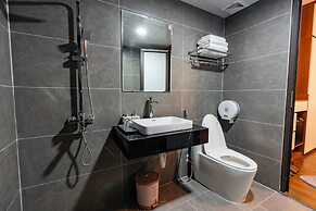 Golden Crown Hotel