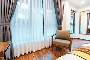 Golden Crown Hotel