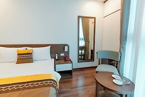 Golden Crown Hotel