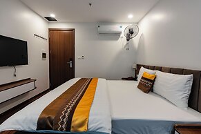 Golden Crown Hotel