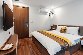 Golden Crown Hotel