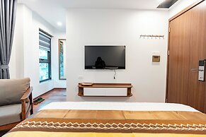 Golden Crown Hotel