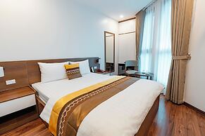 Golden Crown Hotel