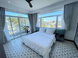 Le's Dalat Sky Hotel